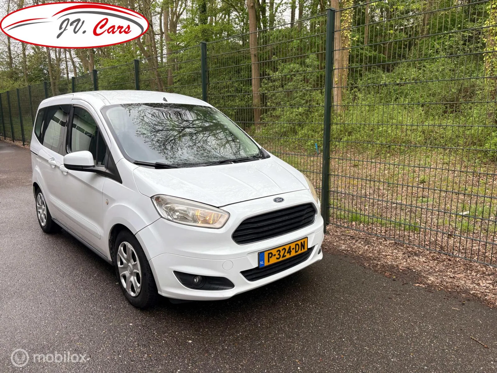 Ford Tourneo Courier (2014) — foto 1