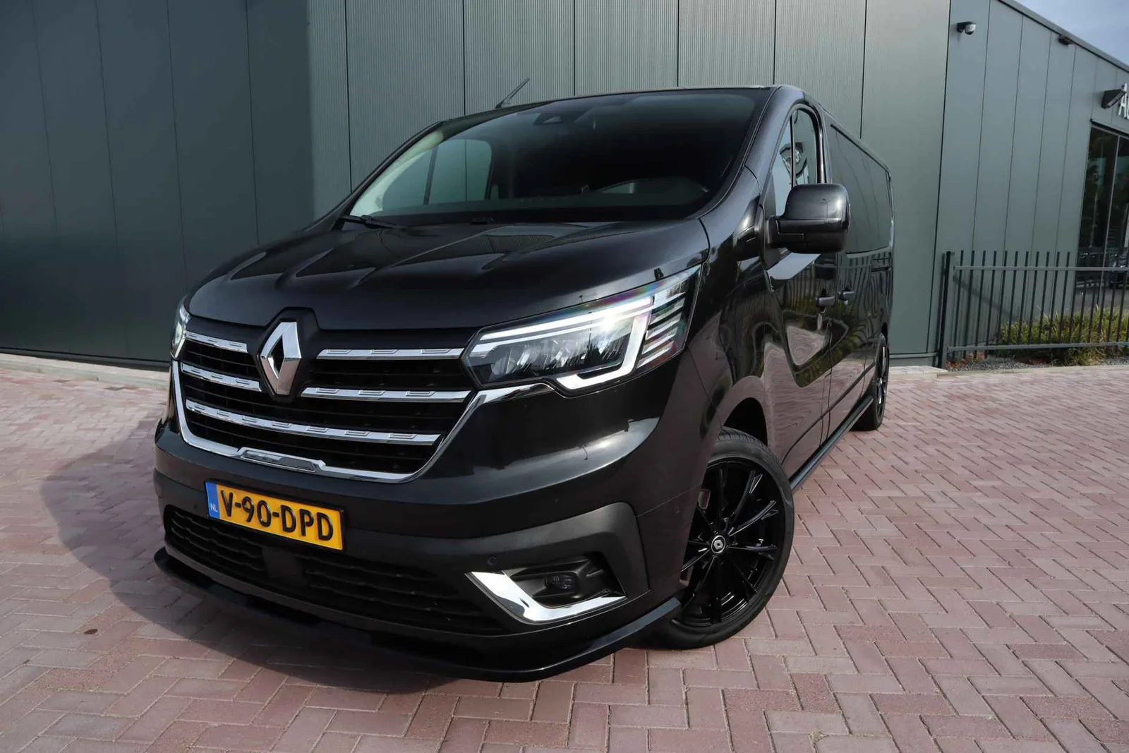 Renault Trafic (2024) — foto 1