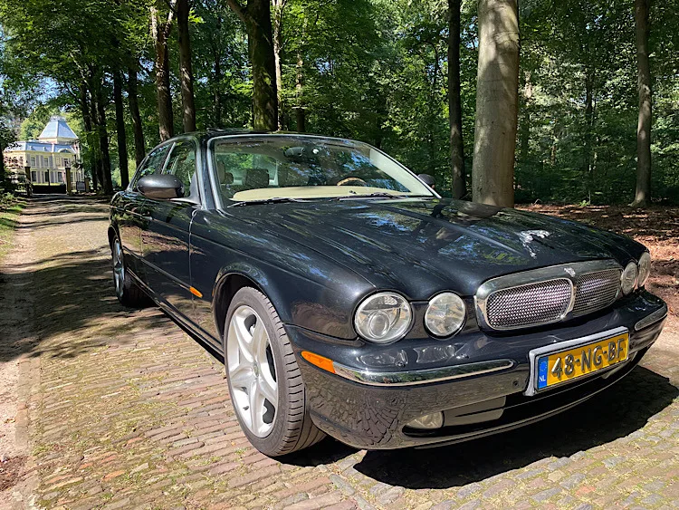 Jaguar XJ (2003) — foto 1