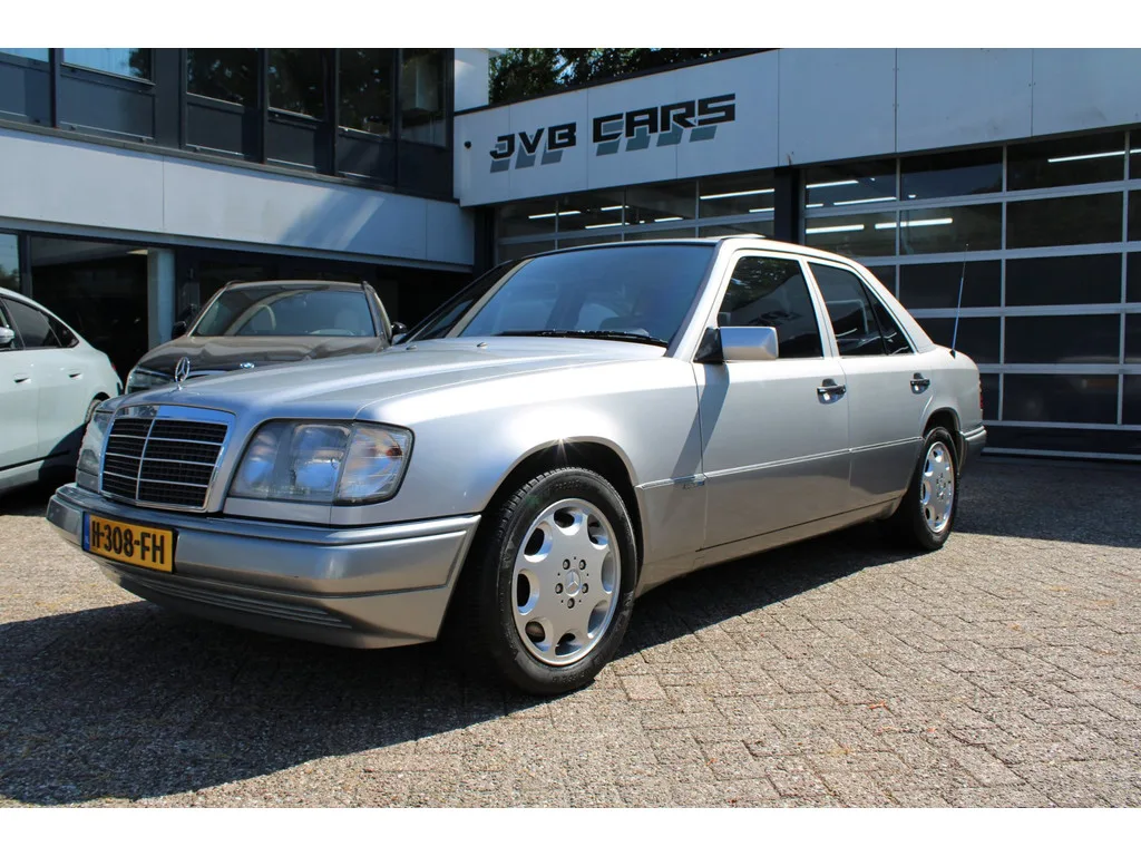 Mercedes-Benz 200-Serie (1993) — foto 1