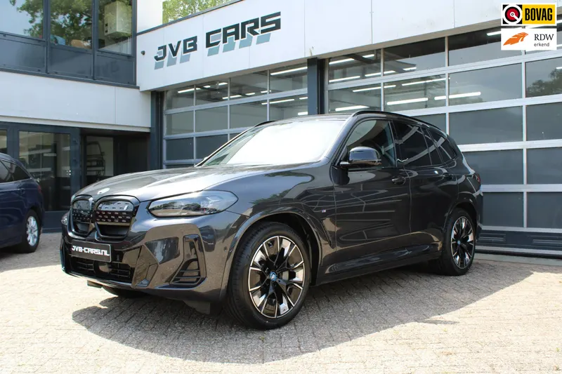 BMW iX3 (2024)