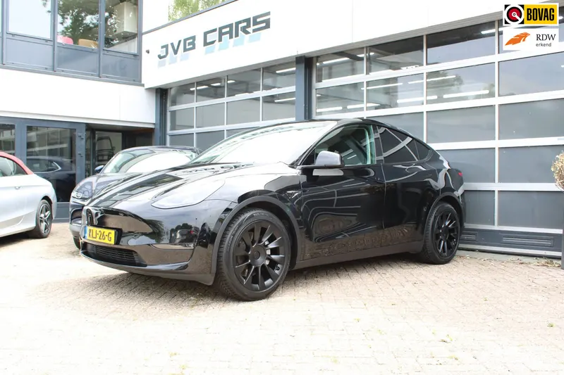 Tesla Model Y (2024)