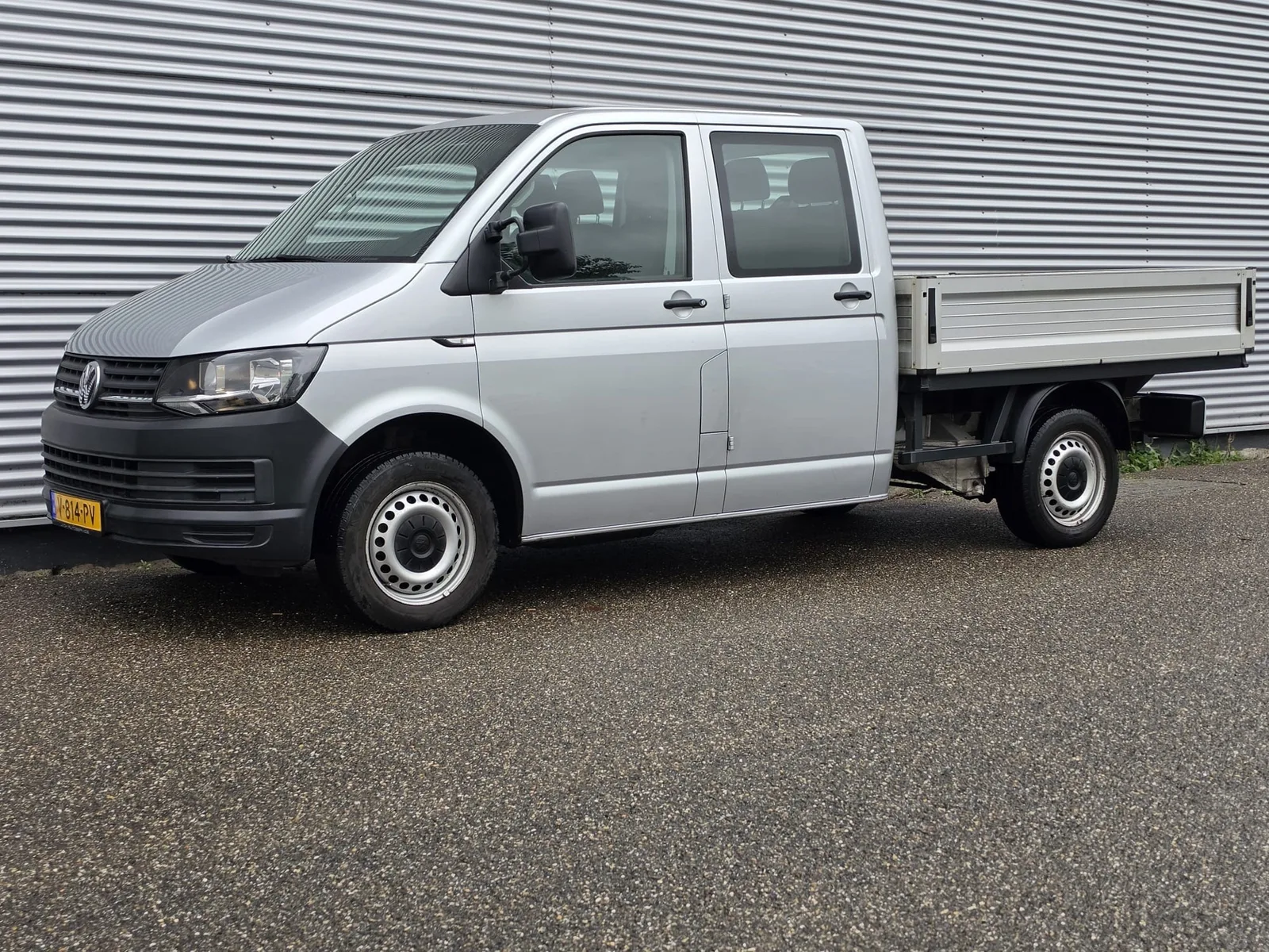 Volkswagen Transporter (2018) — foto 1