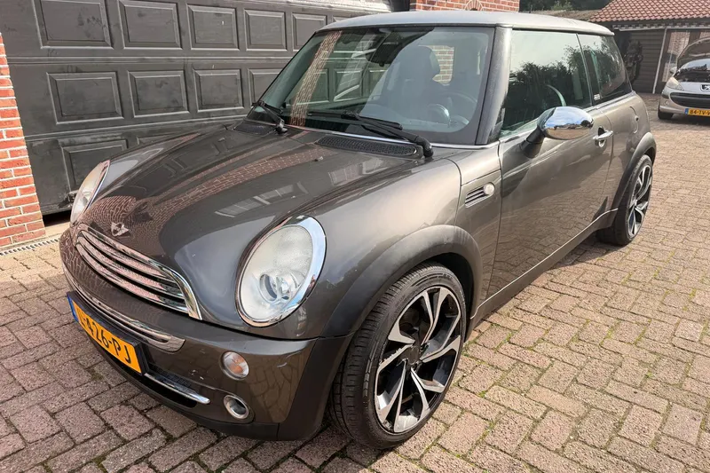 MINI Cooper (2005)