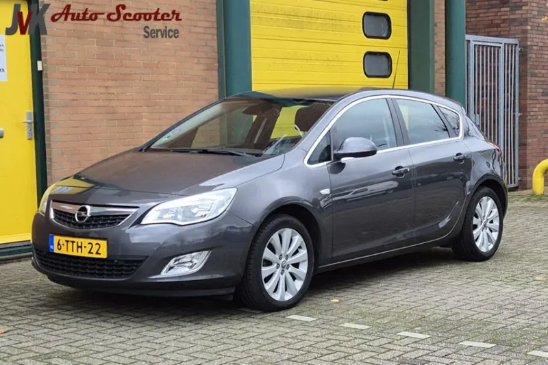 Opel Astra (2012)