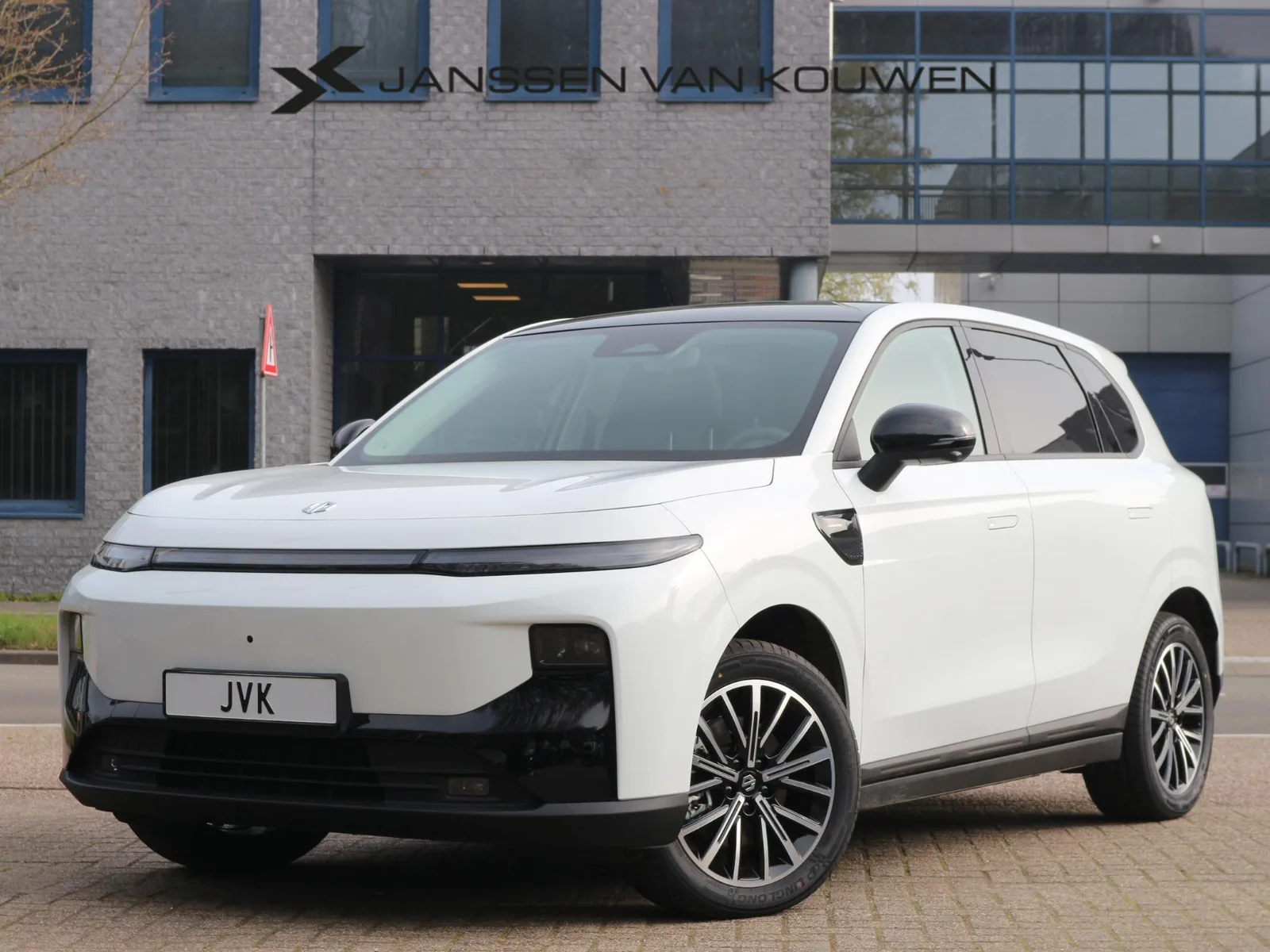 Leapmotor B10 (2026) — foto 1
