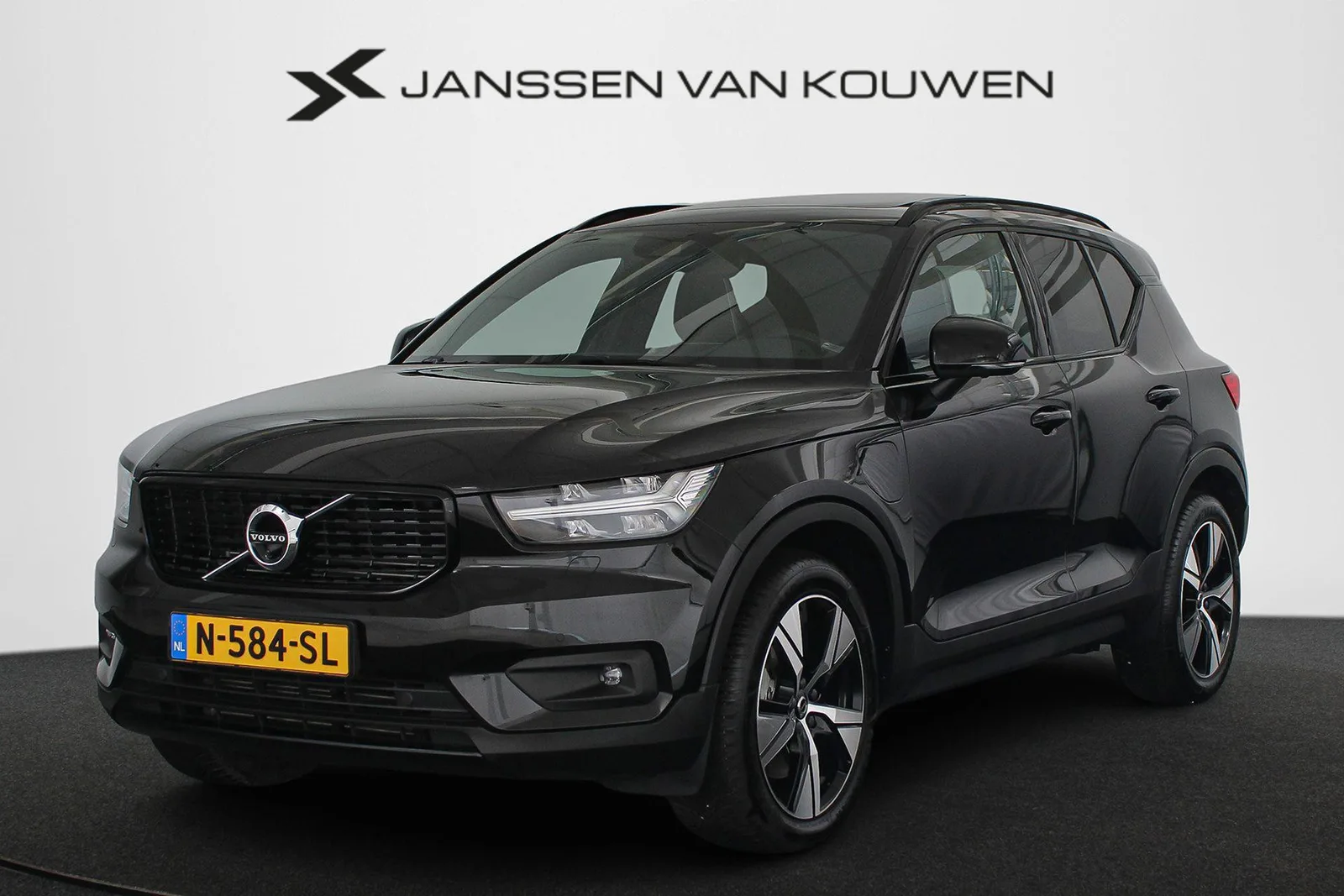 Volvo XC40 (2021) — foto 1