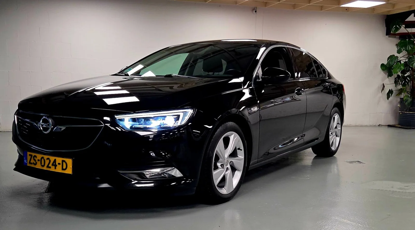 Opel Insignia Grand Sport (2019) — foto 1
