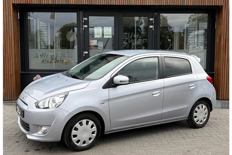 Mitsubishi Space Star (2015)