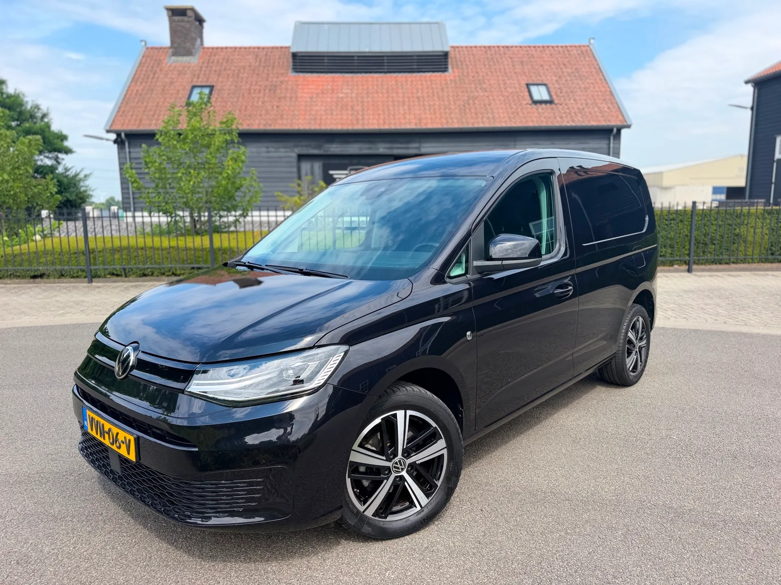 Volkswagen Caddy (2023) — foto 1