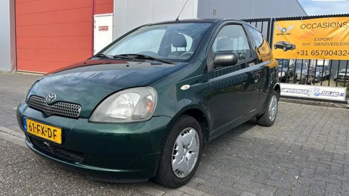 Toyota Yaris (2000) — foto 1