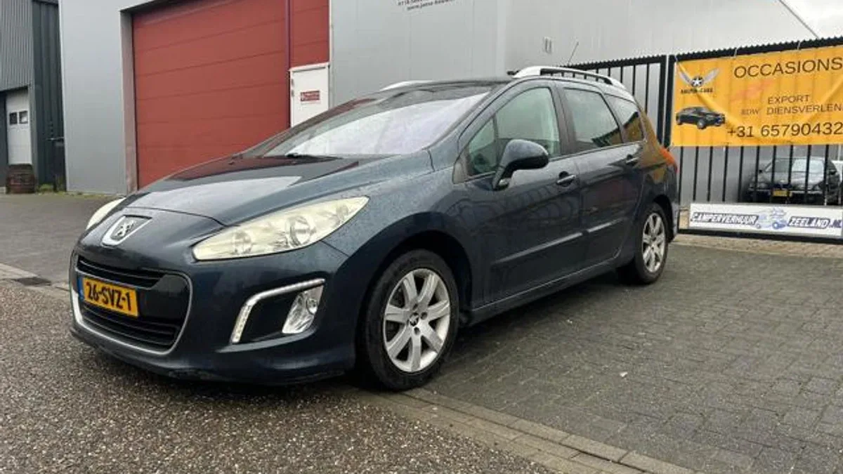 Peugeot 308 (2011) — foto 1