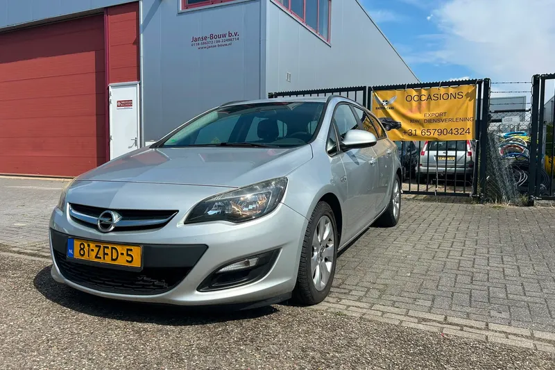 Opel Astra Sports Tourer (2012)