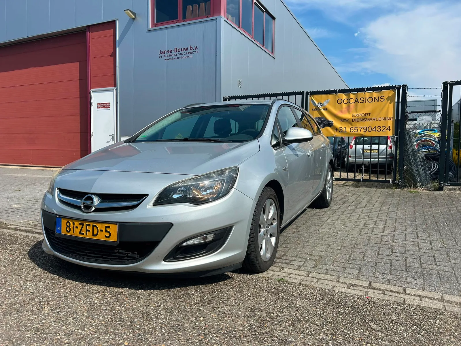 Opel Astra Sports Tourer (2012) — foto 1