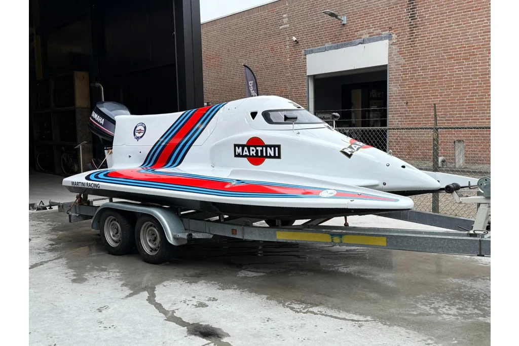 Powerboat Martini (2025) — foto 1