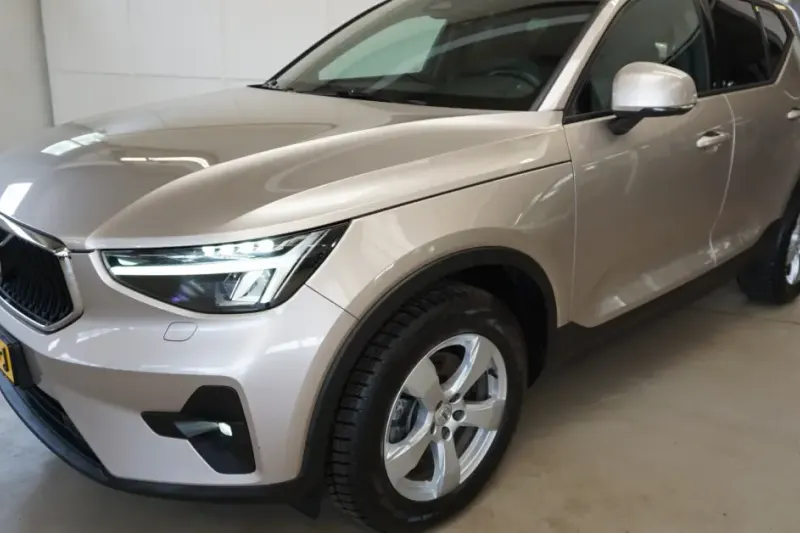 Volvo XC40 (2023)