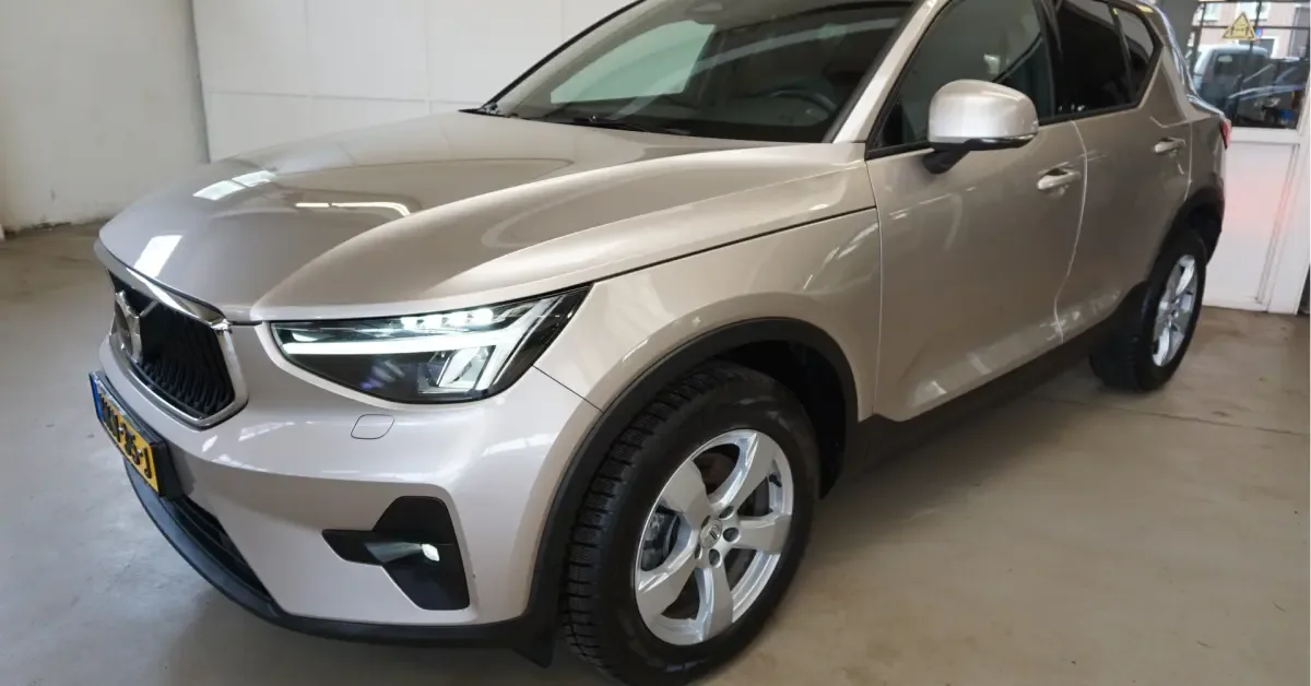 Volvo XC40 (2023) — foto 1