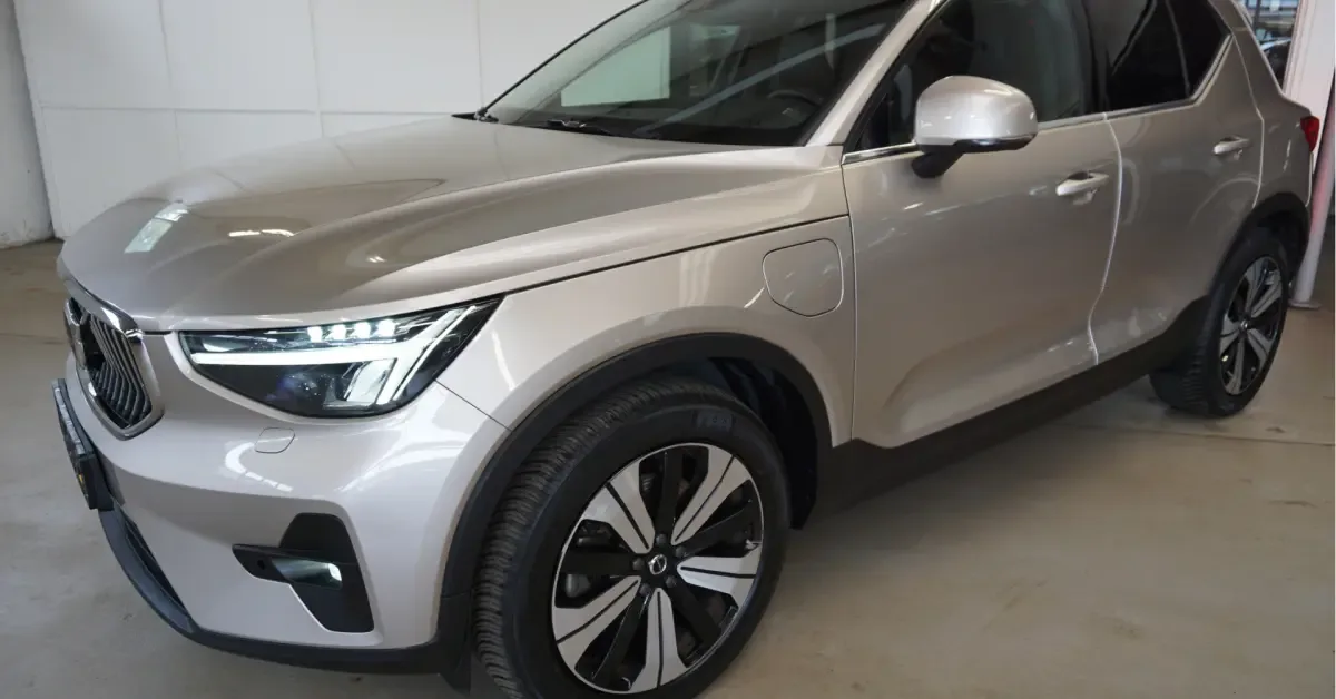 Volvo XC40 (2023) — foto 1