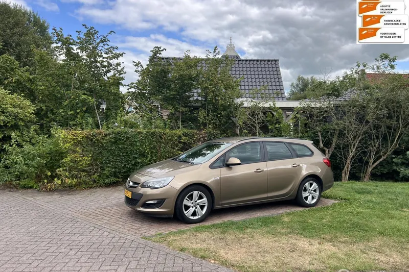 Opel Astra Sports Tourer (2013)