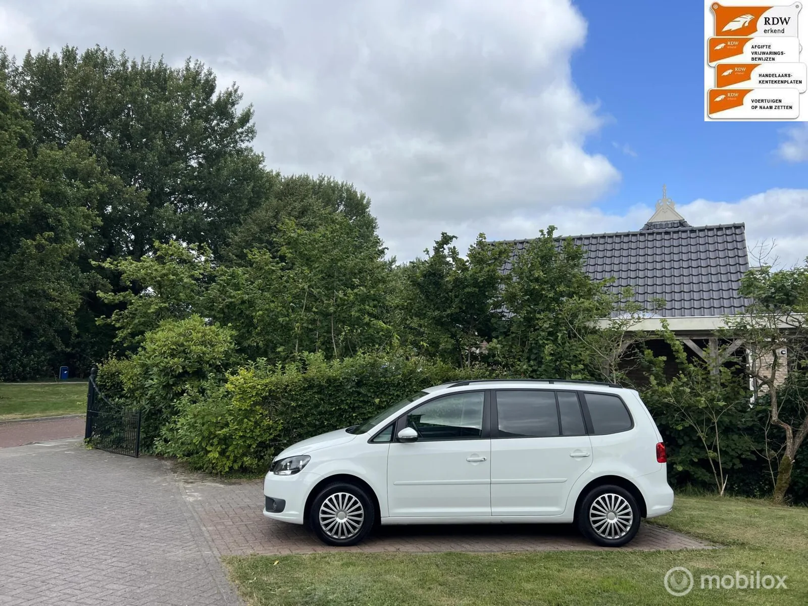 Volkswagen Touran (2014) — foto 1