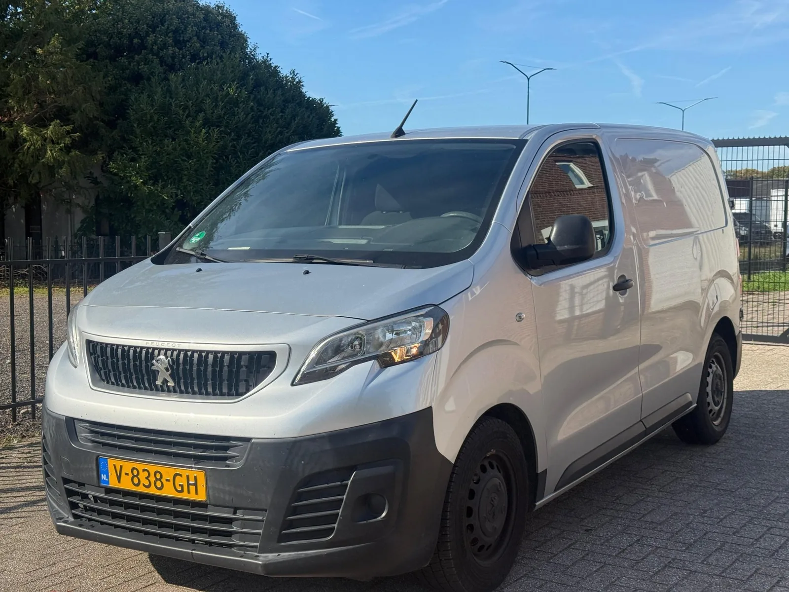 Peugeot Expert (2017) — foto 1