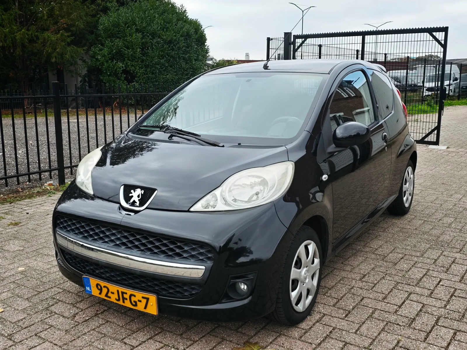 Peugeot 107 (2009) — foto 1