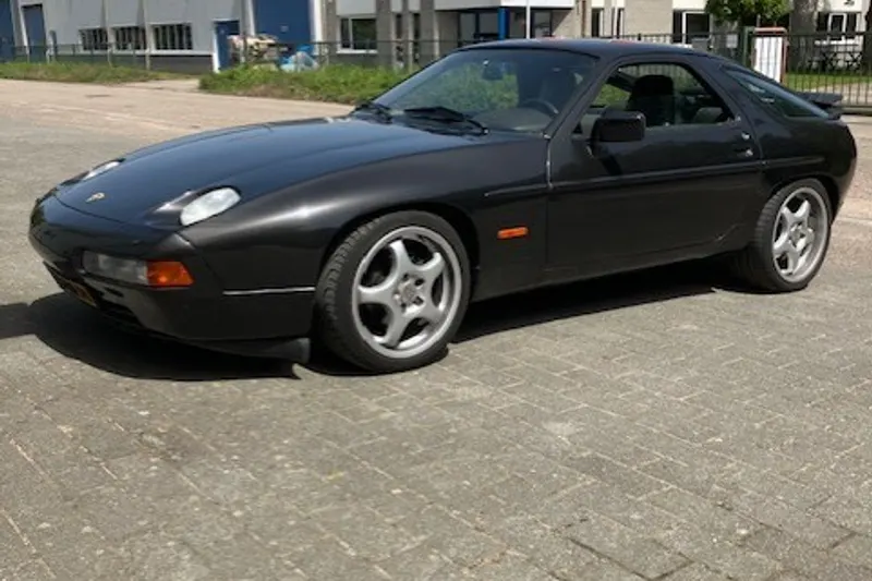 Porsche 928 (1985)