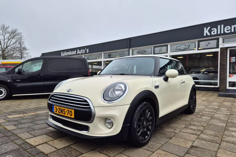MINI One (2015)