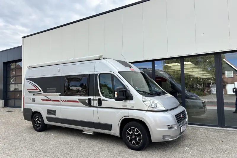Adria Twin (2011)