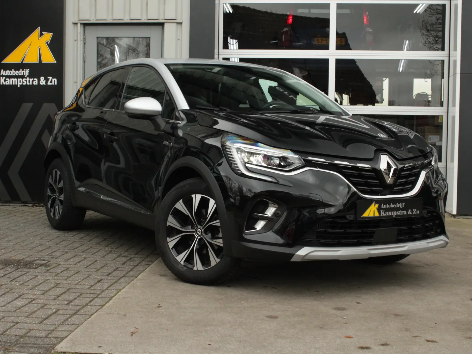 Renault Captur (2024) — foto 1