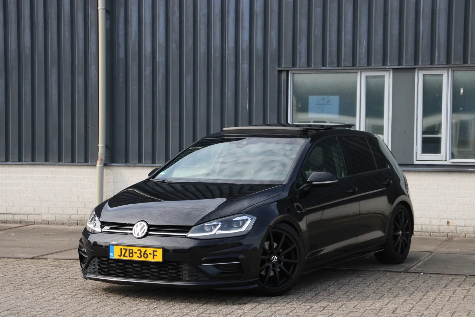 Volkswagen Golf (2018) — foto 1