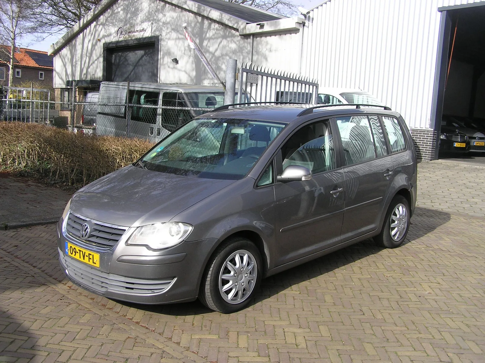 Volkswagen Touran (2007) — foto 1