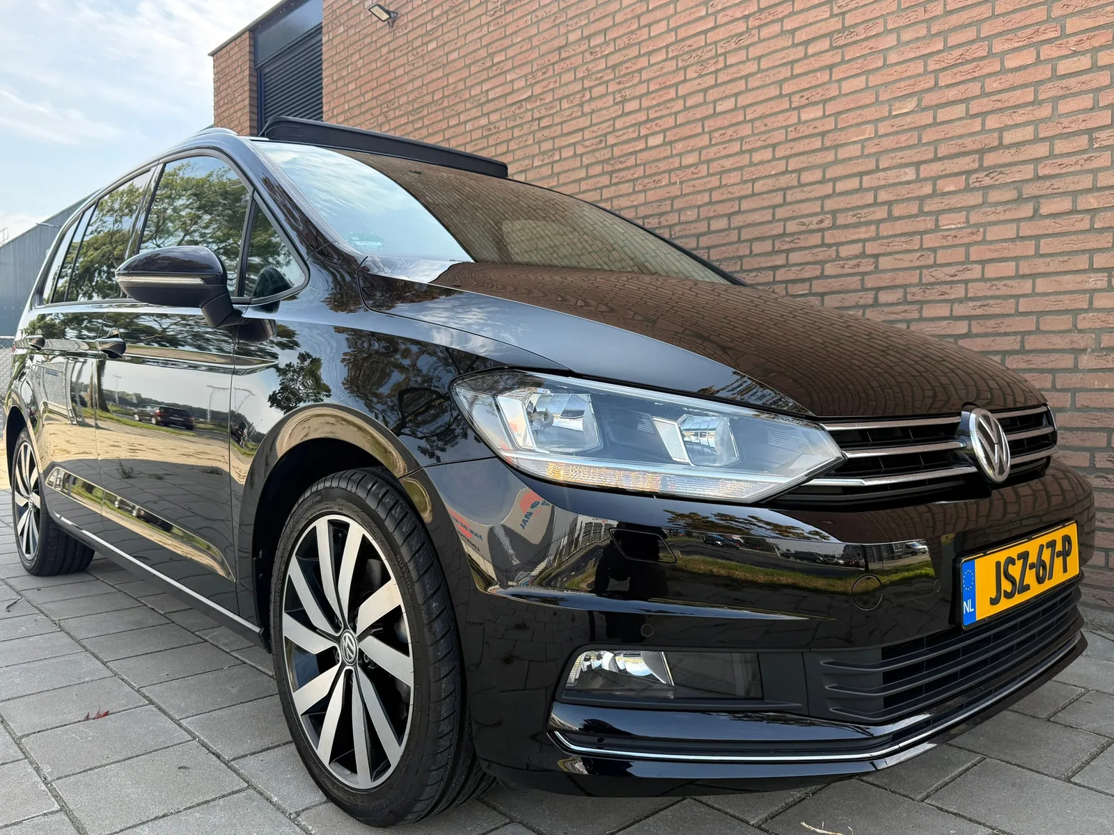 Volkswagen Touran (2018) — foto 1