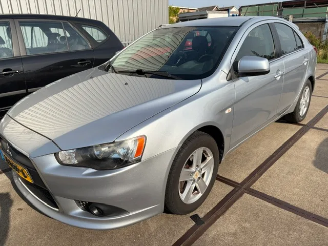 Mitsubishi Lancer (2010) — foto 1