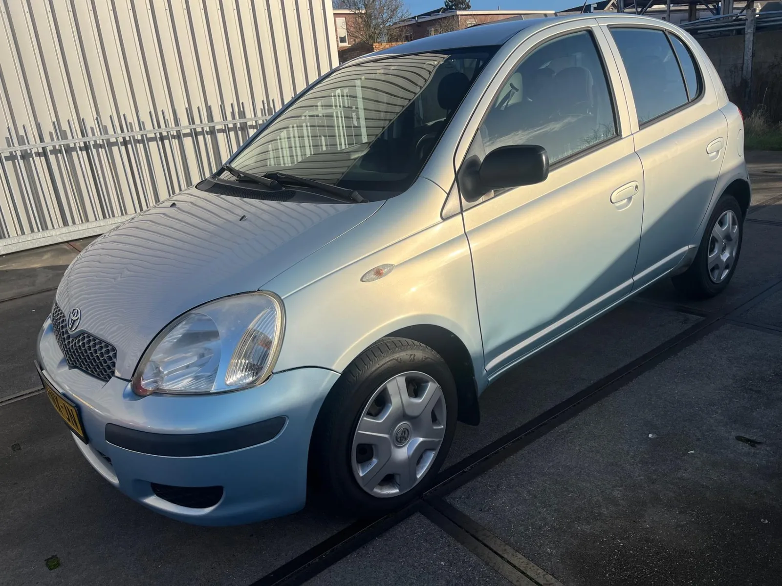 Toyota Yaris (2004) — foto 1