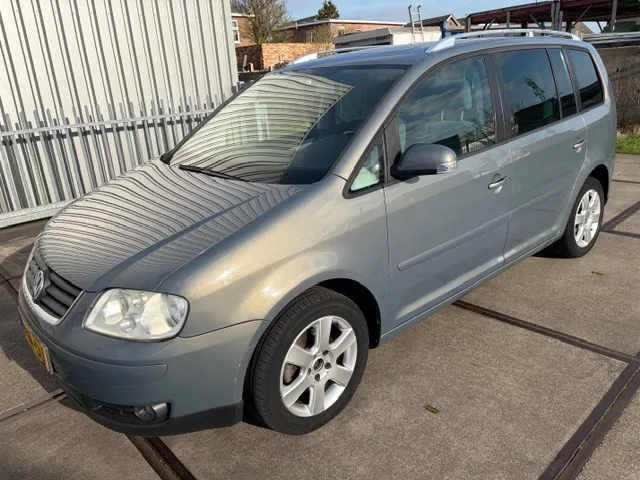 Volkswagen Touran (2004) — foto 1