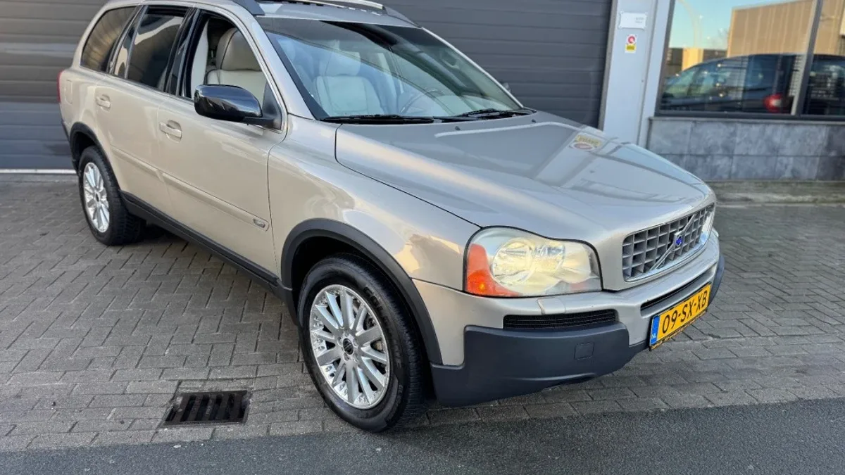 Volvo XC90 (2004) — foto 1