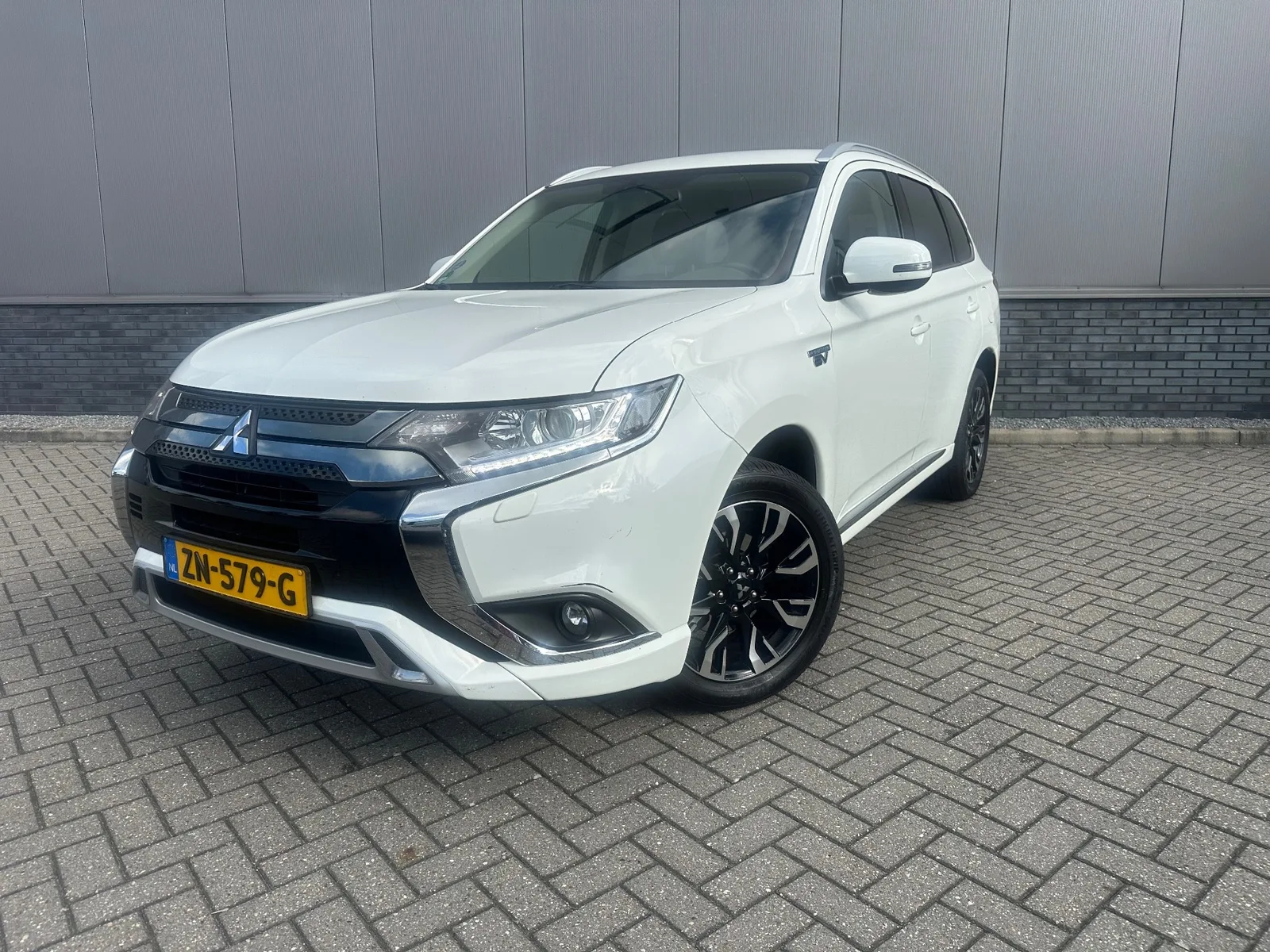 Mitsubishi Outlander (2019) — foto 1
