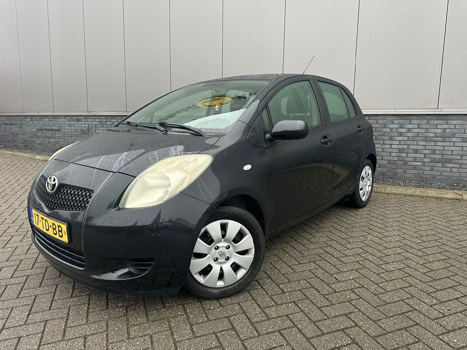 Toyota Yaris (2006) — foto 1
