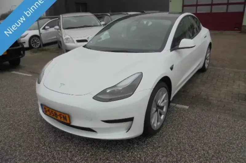 Tesla Model 3 (2022)
