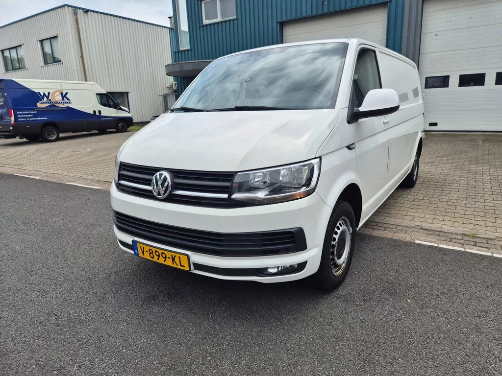 Volkswagen Transporter (2018) — foto 1