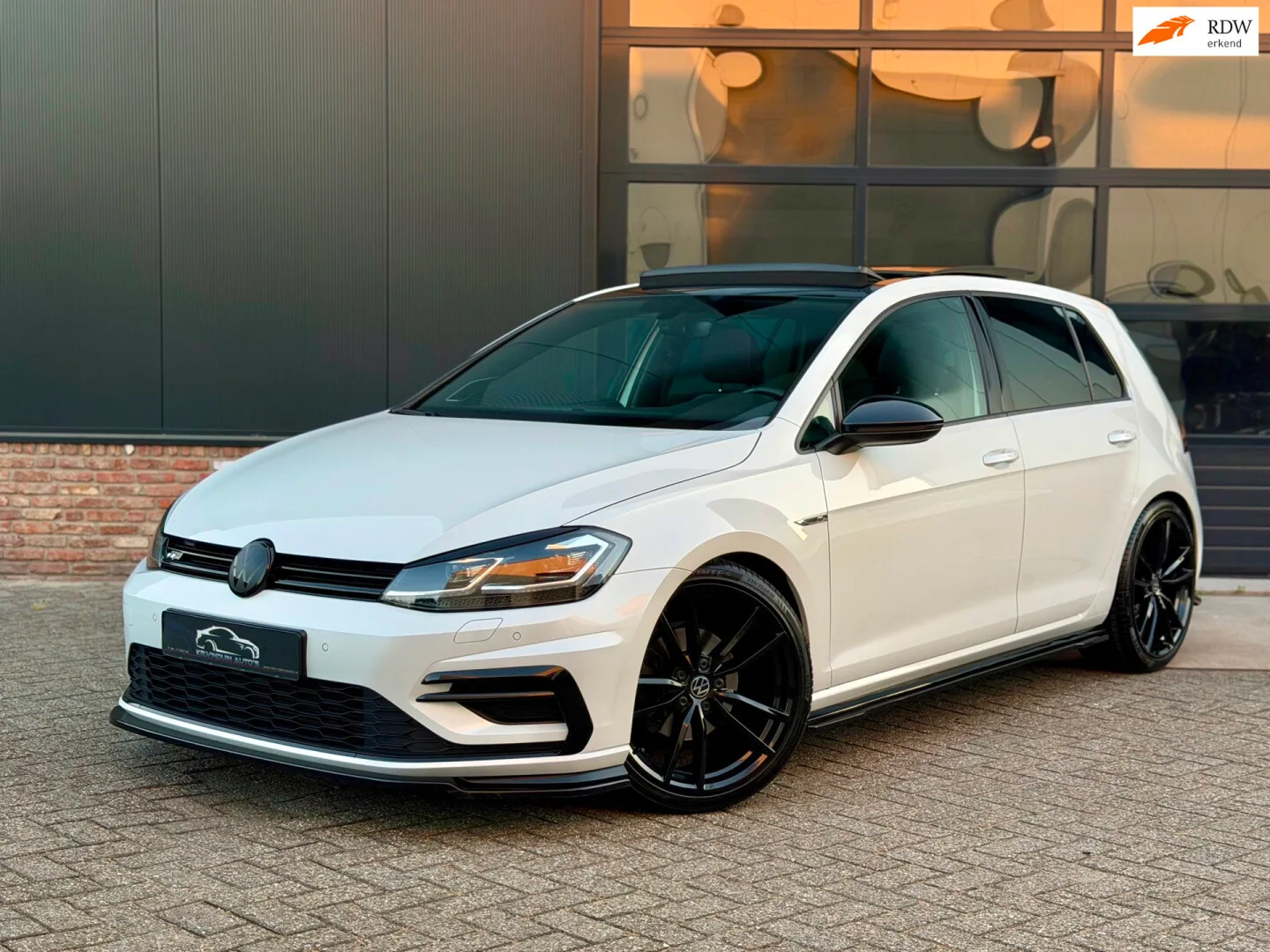 Volkswagen Golf (2019) — foto 1