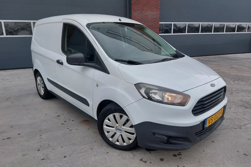 Ford Transit Courier (2016)