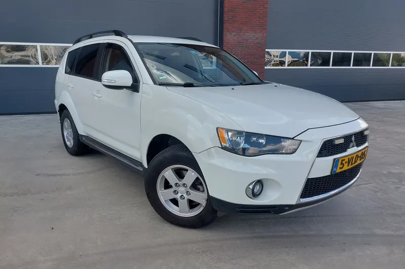 Mitsubishi Outlander (2011)
