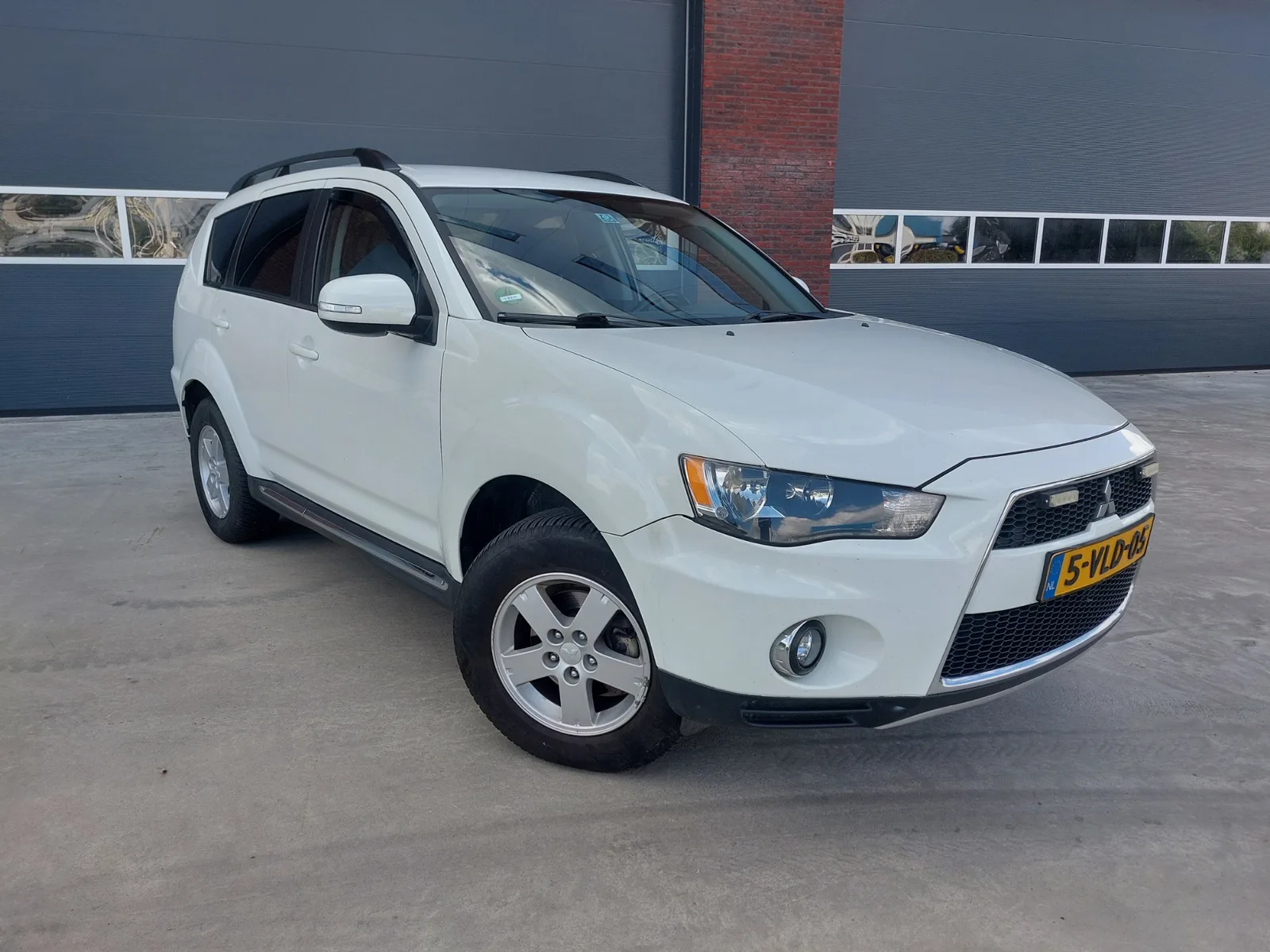 Mitsubishi Outlander (2011) — foto 1