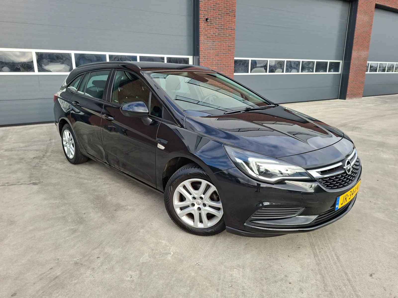Opel Astra Sports Tourer (2016) — foto 1