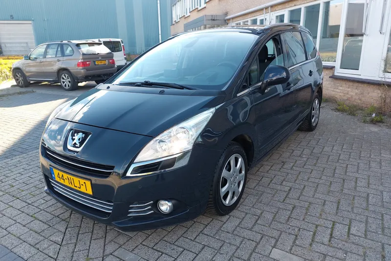 Peugeot 5008 (2010)