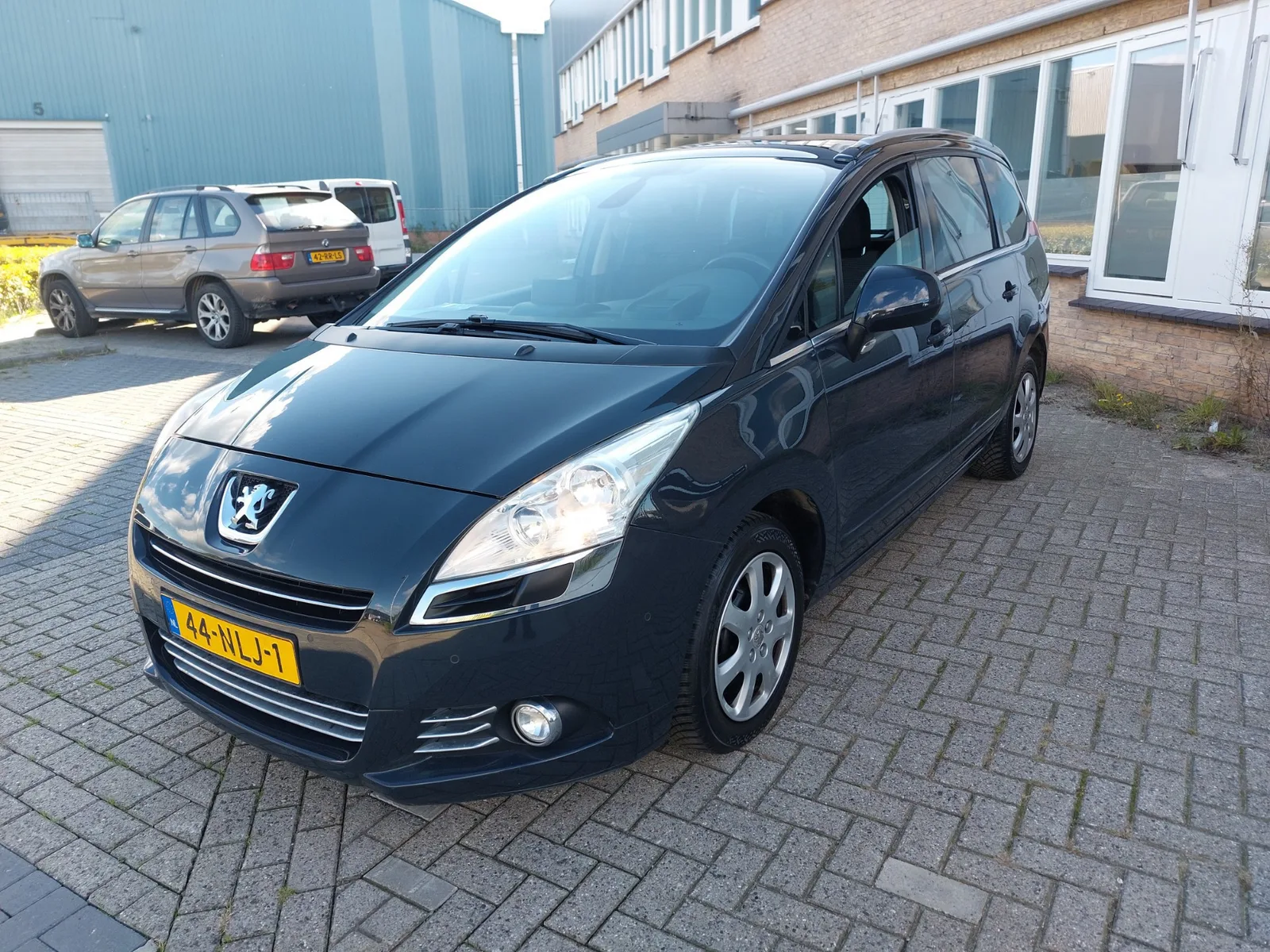 Peugeot 5008 (2010) — foto 1