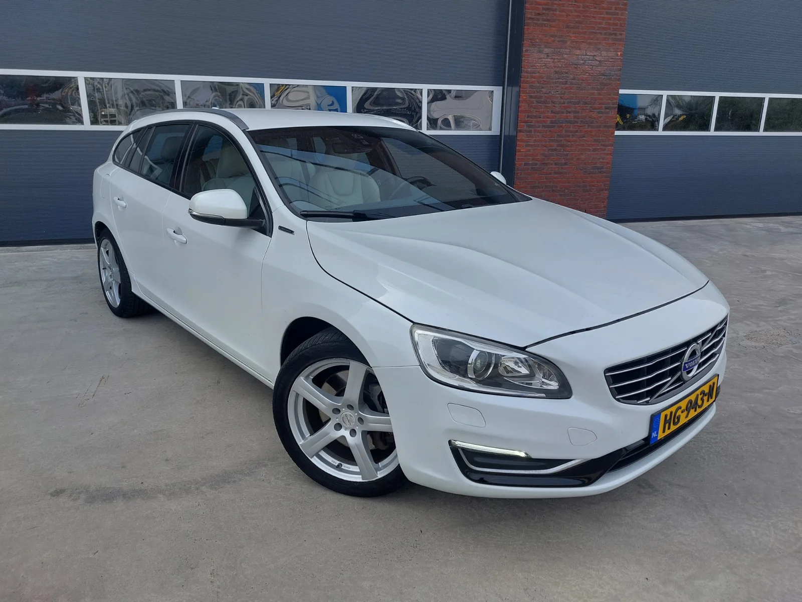 Volvo V60 (2015) — foto 1