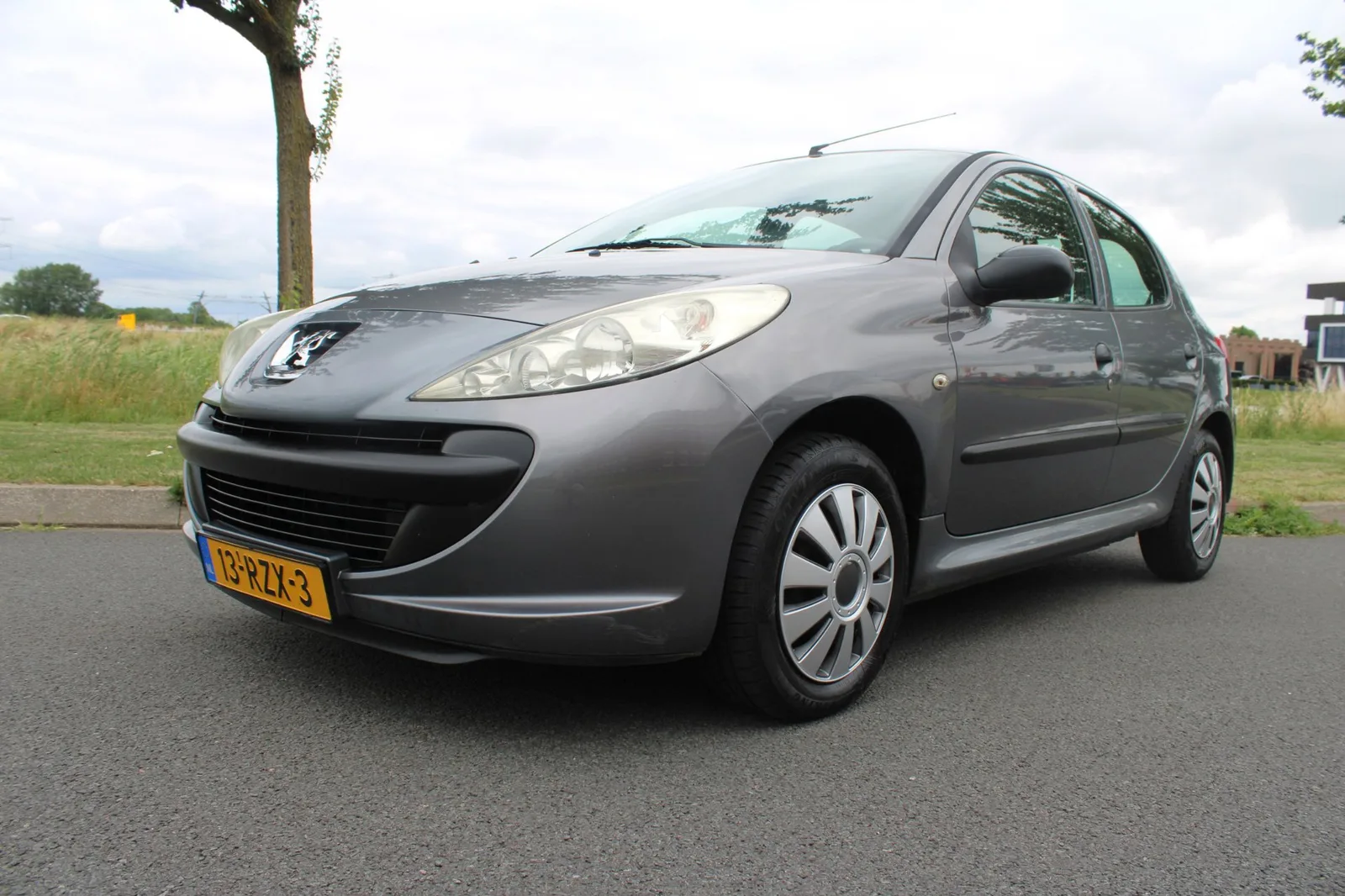 Peugeot 206 (2011) — foto 1